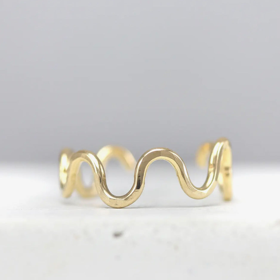 Squiggle toe ring