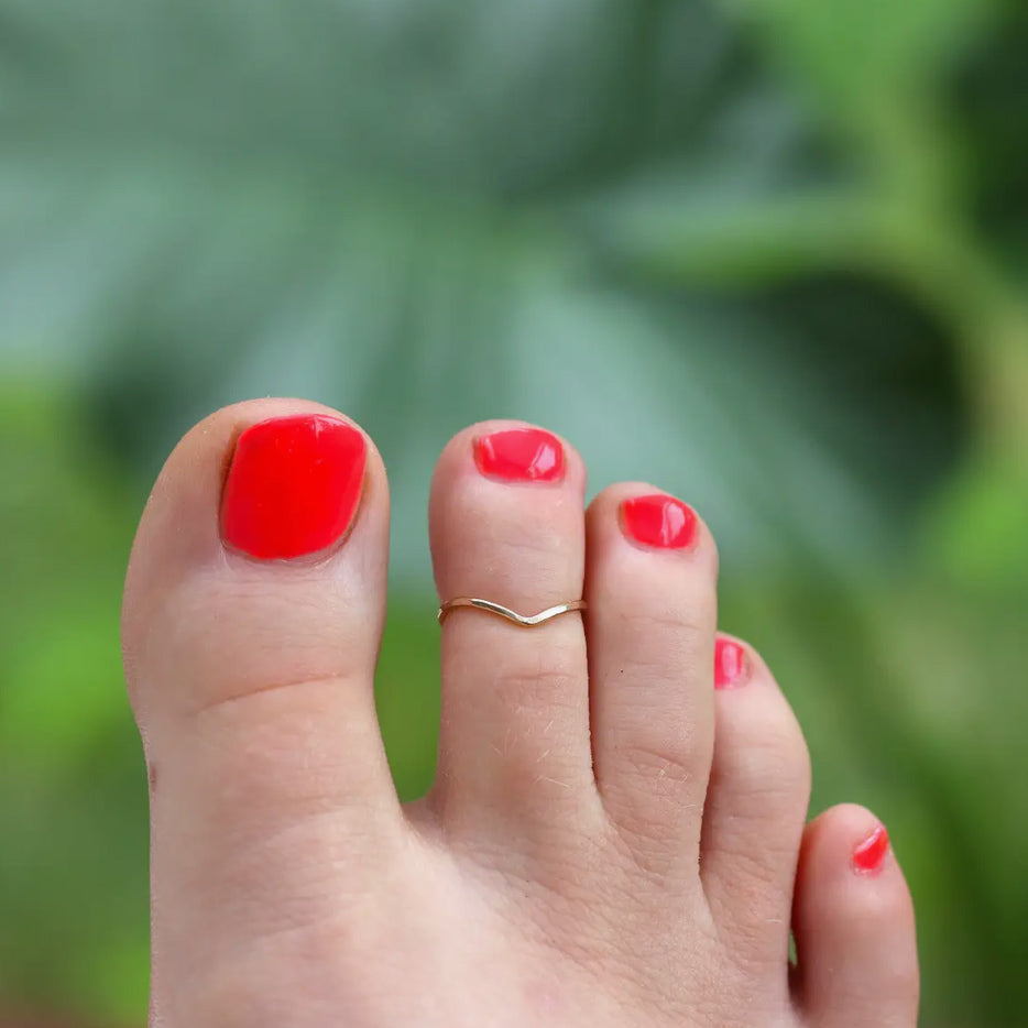 Chevron toe ring