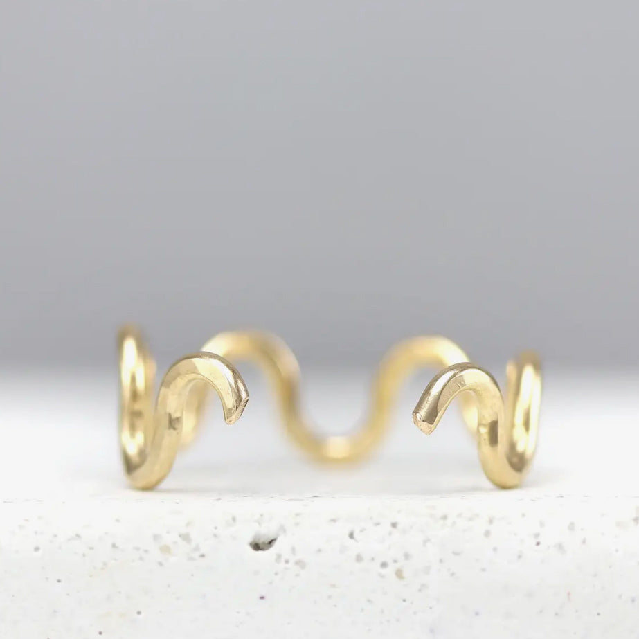 Squiggle toe ring
